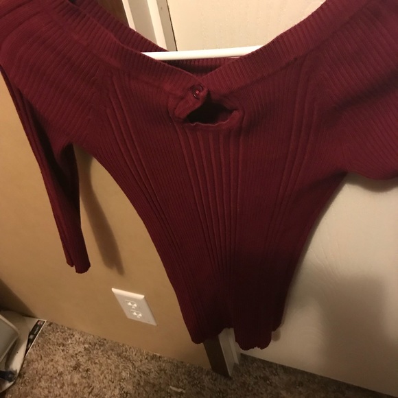 Off the shoulder sweater - Picture 3 of 3